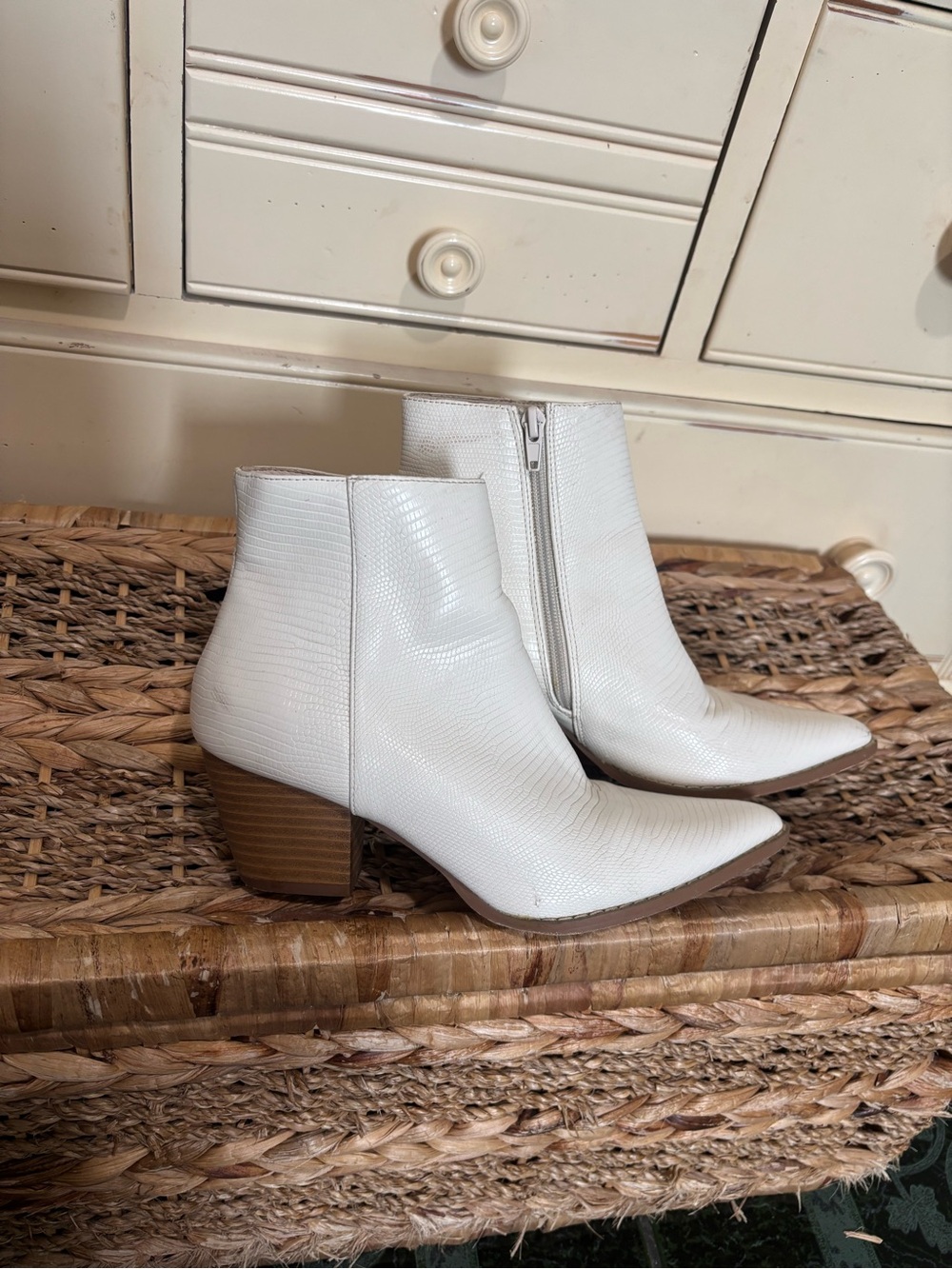 Pointed White Textured Ankle Booties with Stacked Heel